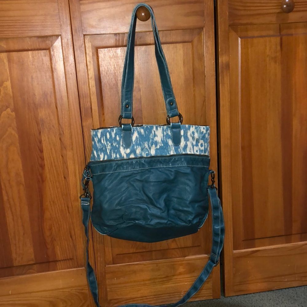 2 Purses in 1!!  Sparrow True brand. See photos!